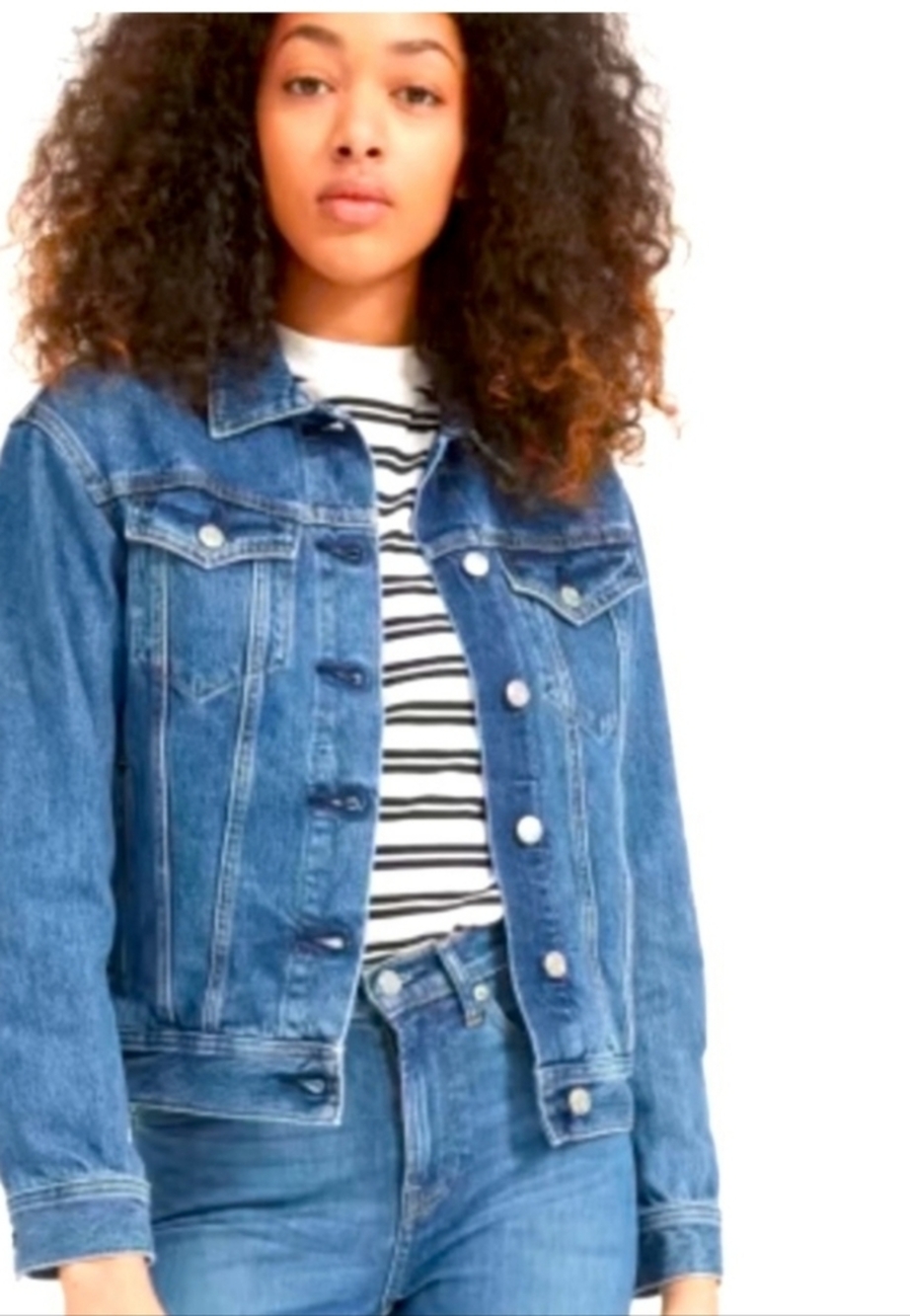 Everlane Shrunken Demin Truckers Jean Jacket
